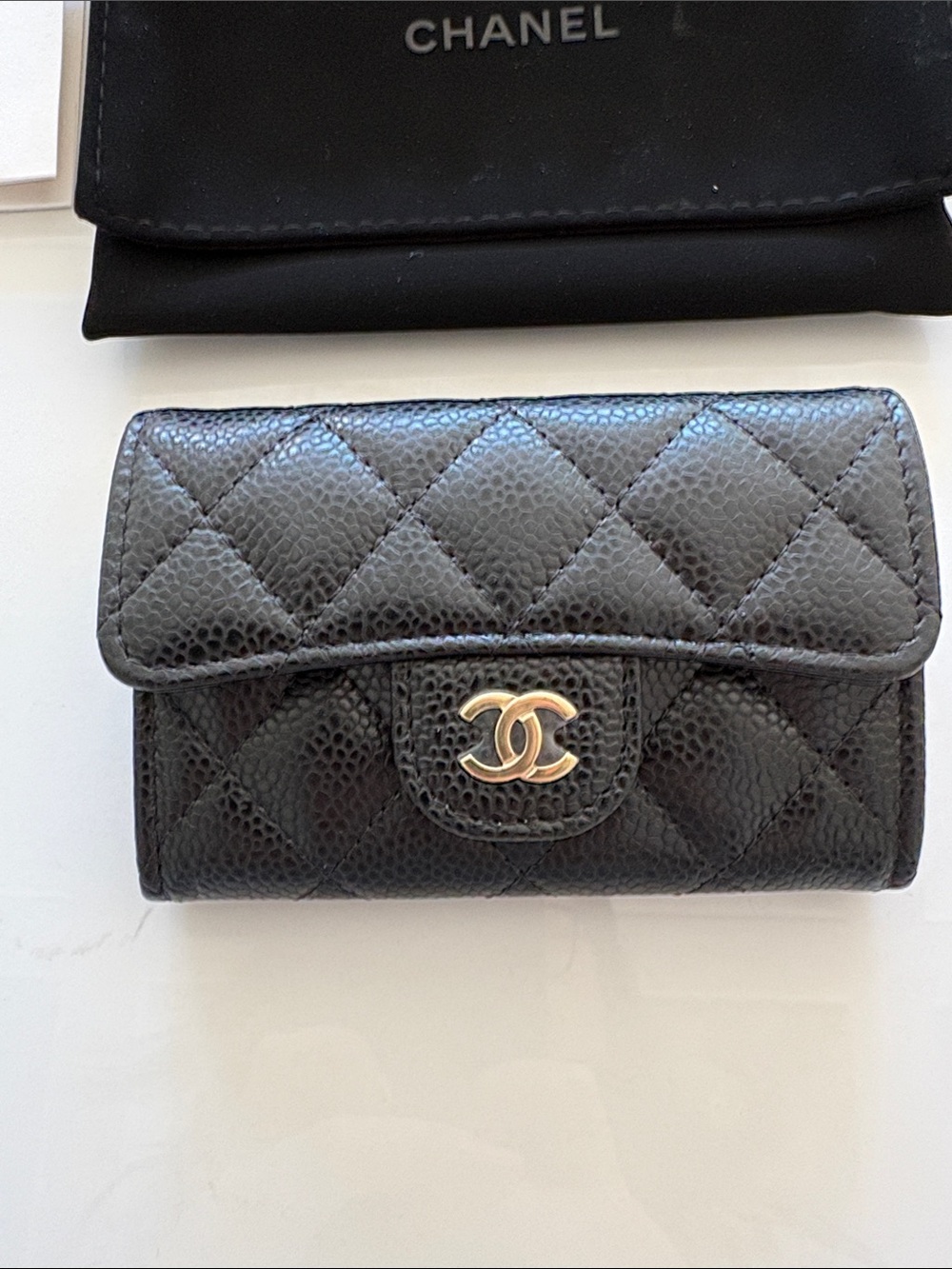 New CHANEL caviar  Black Quilted Leather Cardholder with Gold CC - Picture 2 of 8